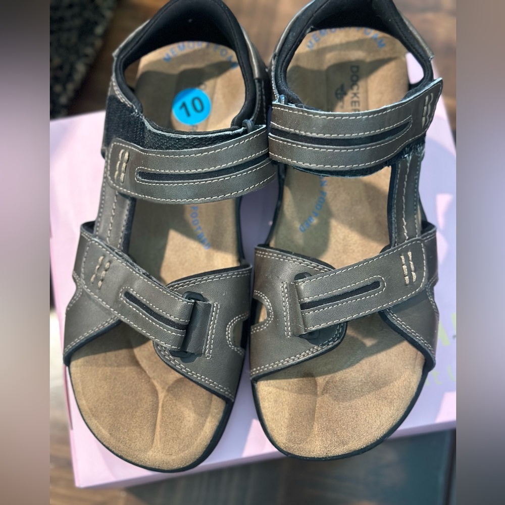 Men’s Dockers Newpage sandals. Brand new.